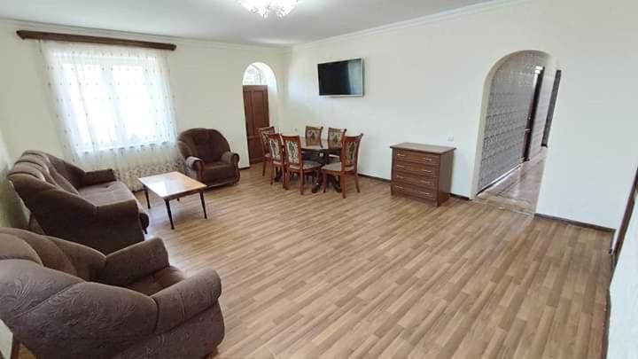 Elegaya Guest House Іджеван Екстер'єр фото